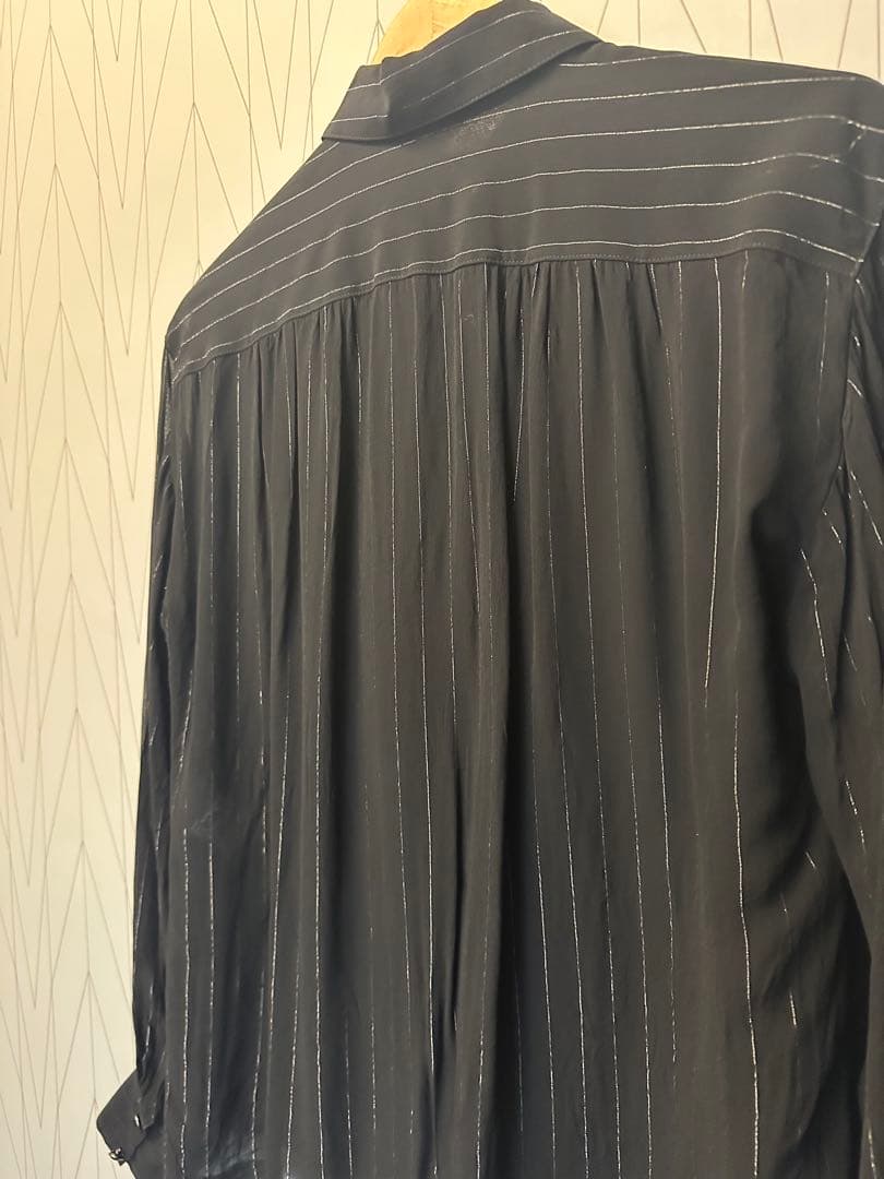 タエアシダフリル付きブラック長袖ブラウス