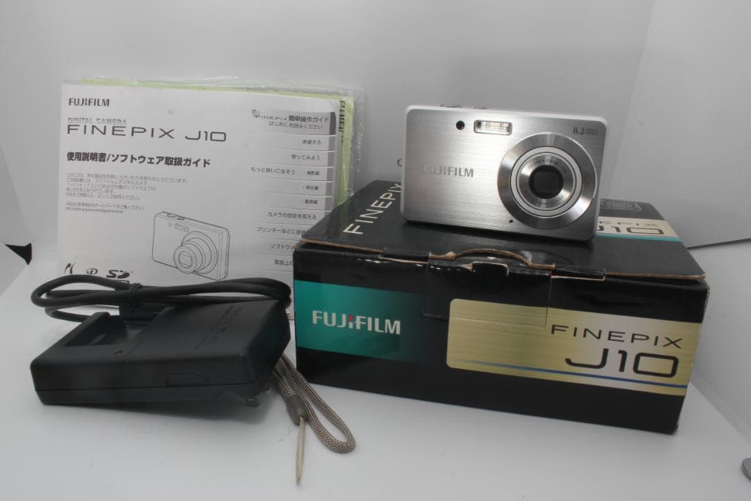 （極美品）FUJIFILM FINEPIX J10 コンパクトデジタルカメラ
