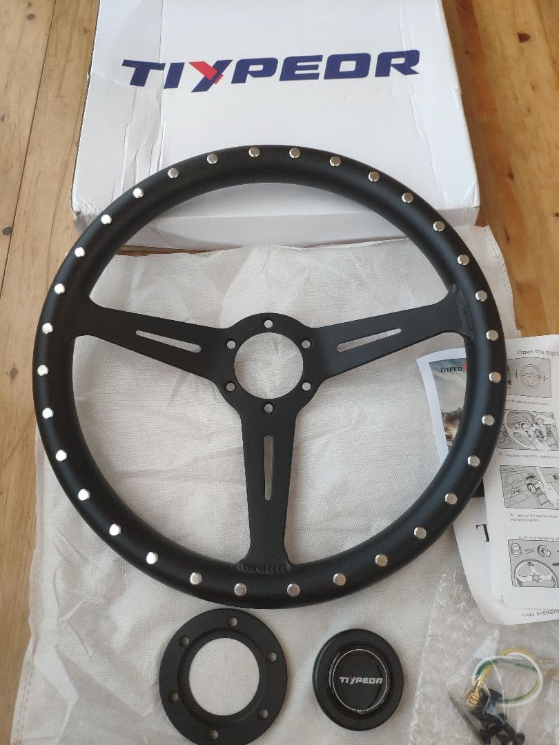 新品・未使用 フルビレット 黒 350mm MOMOピッチ70 リベットSS32