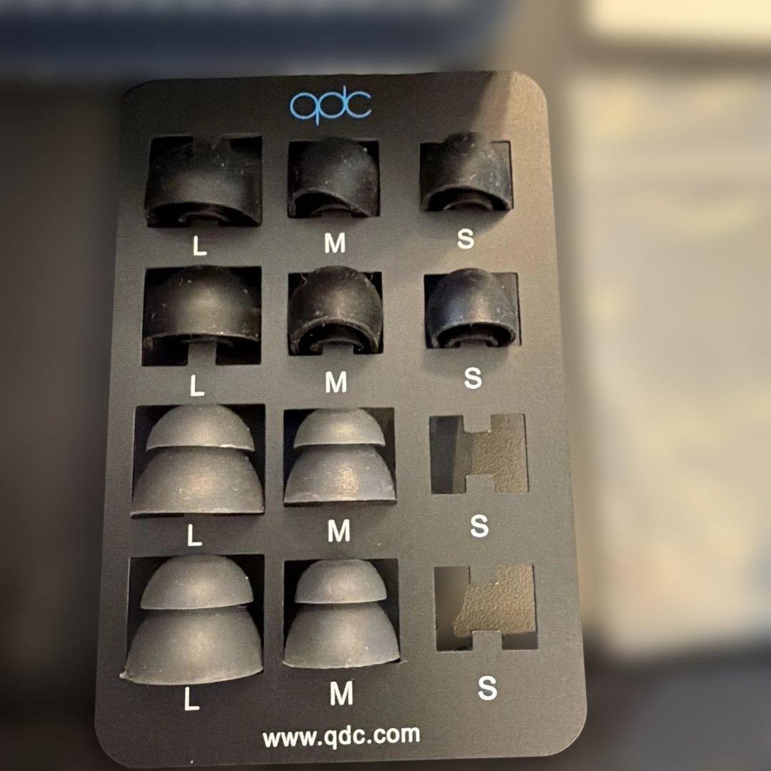 ほぼ新品qdc uranus sリケーブル可能 有線イヤホン