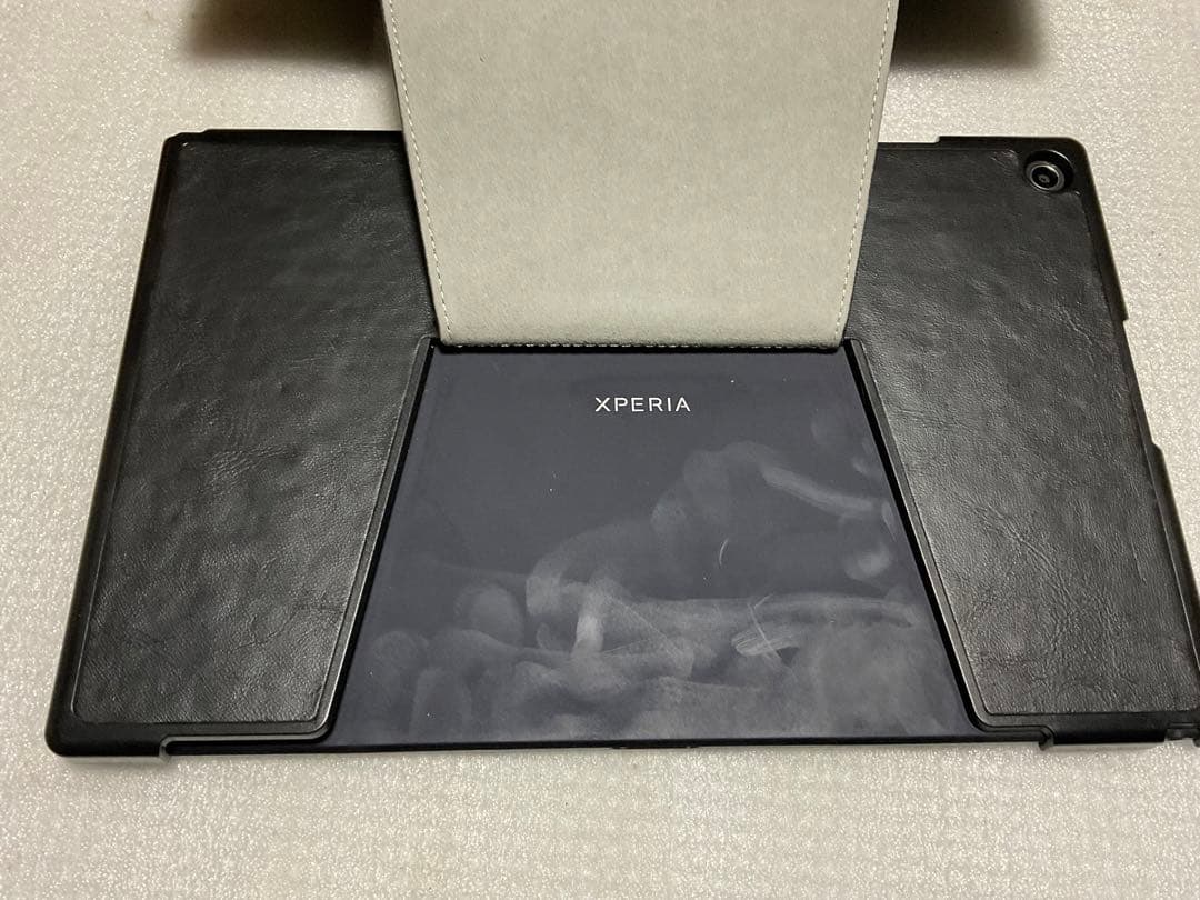 NTT docomo／XPERIA・SO-05F。SONY【中古品付属品無し】。