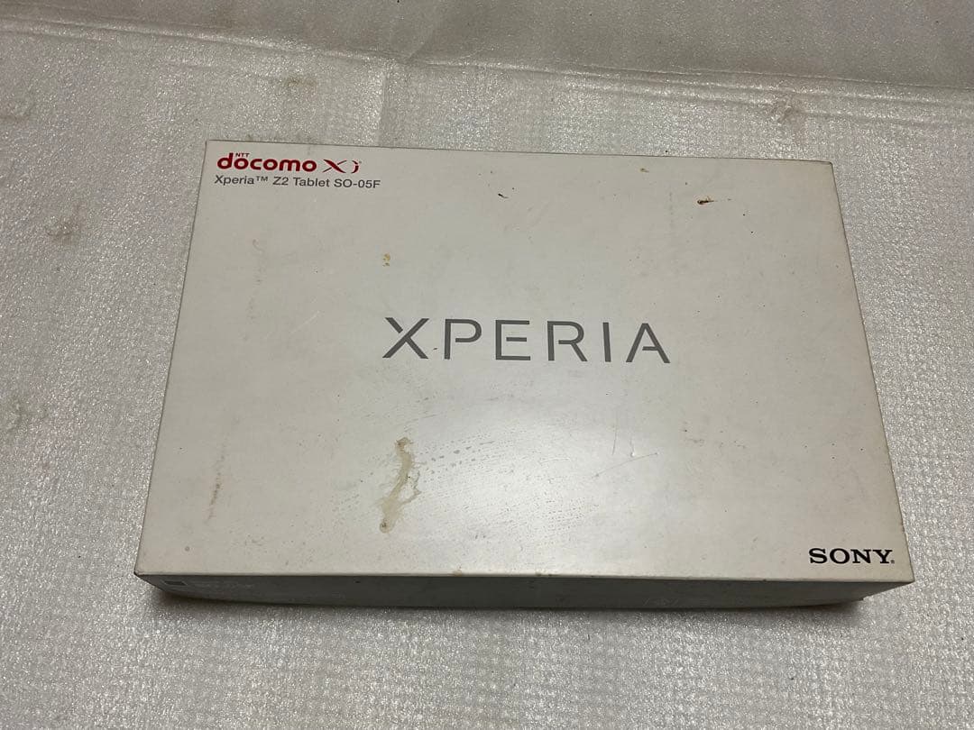 NTT docomo／XPERIA・SO-05F。SONY【中古品付属品無し】。