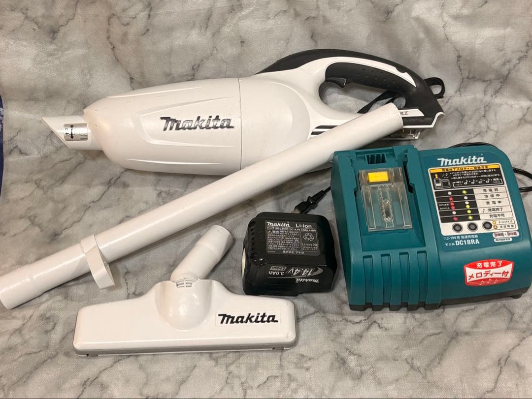 マキタ 充電式クリーナ CL108FD コードレス掃除機　バッテリー、充電器付き