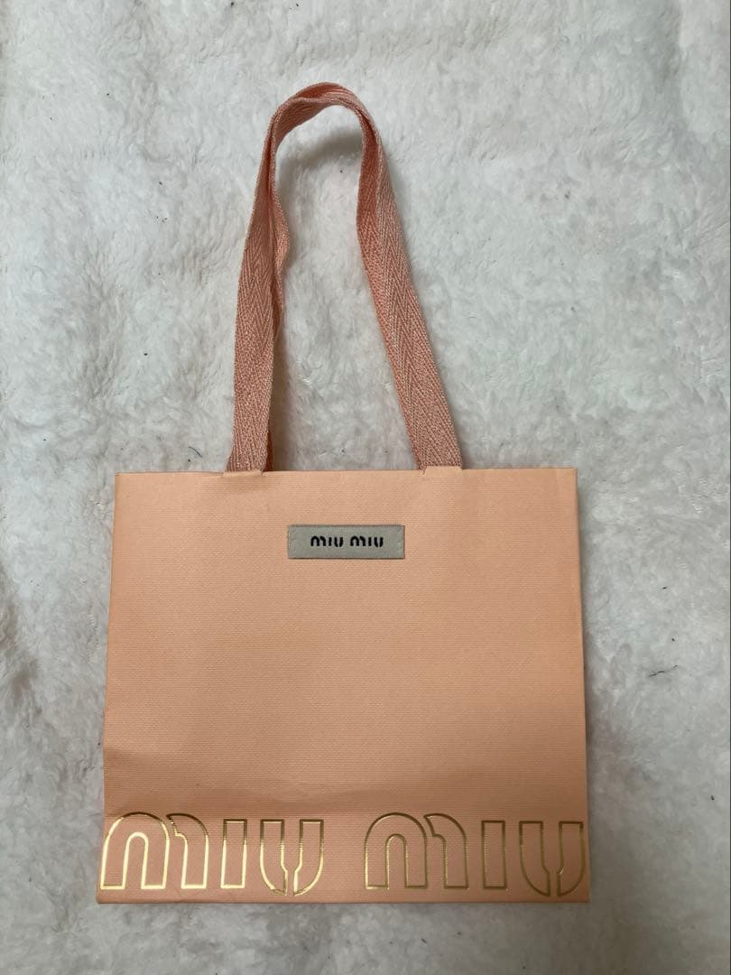 miumiu レザーヘアクリップ　ピンクベージュ