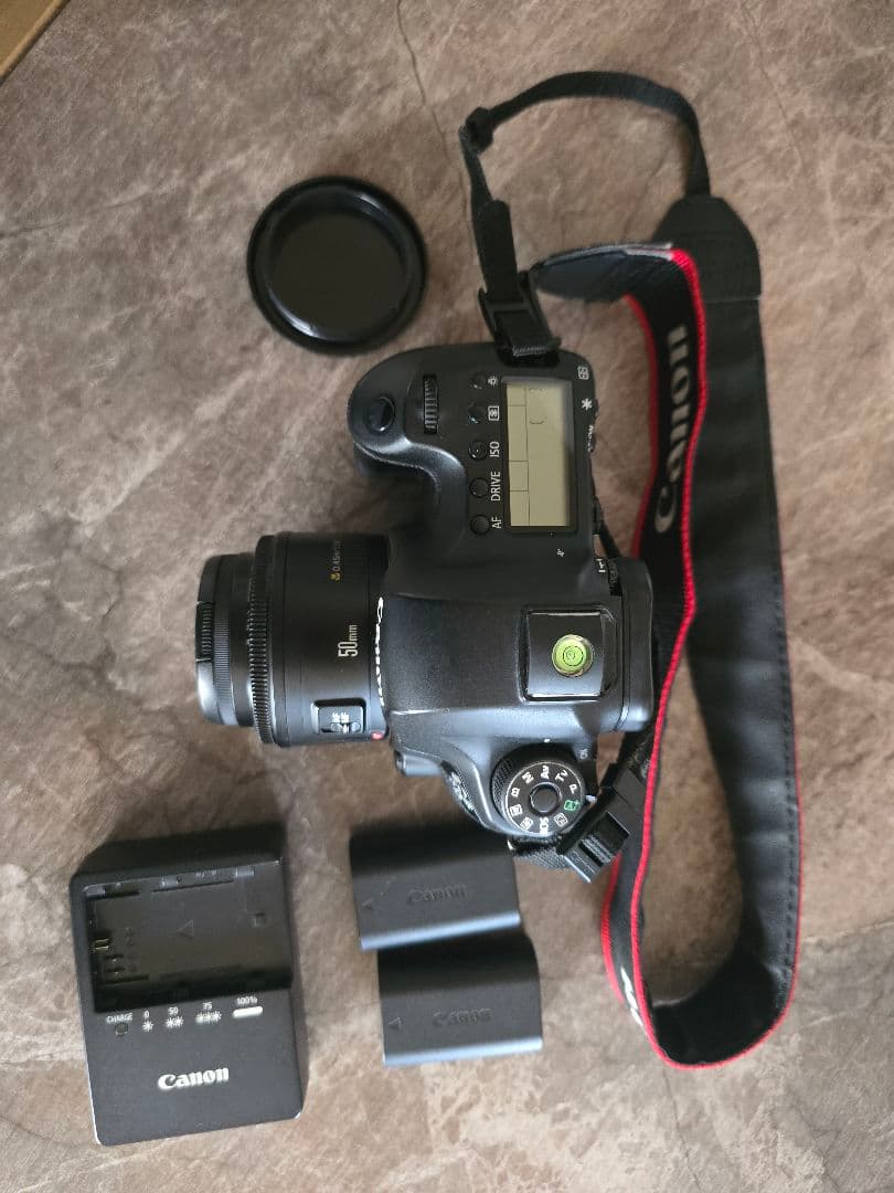 Canon EOS 6D デジタルカメラ 本体とバッテリー2個付きとレンズ