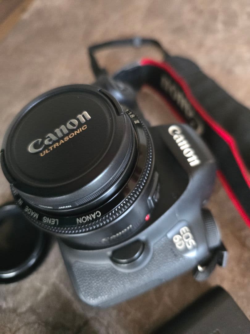 Canon EOS 6D デジタルカメラ 本体とバッテリー2個付きとレンズ