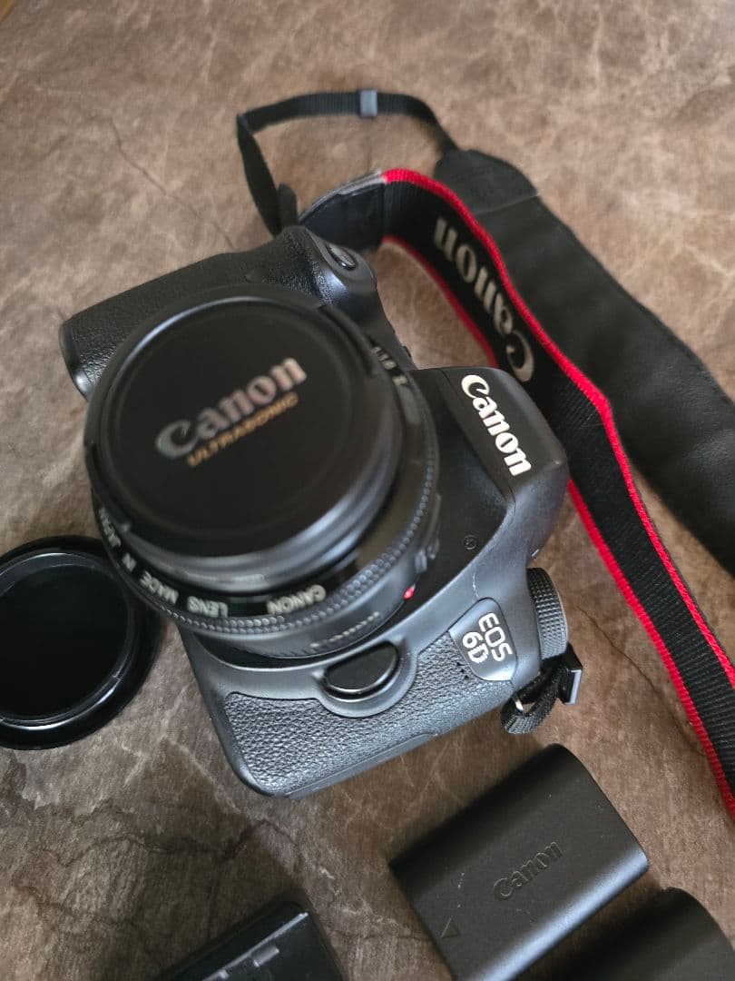Canon EOS 6D デジタルカメラ 本体とバッテリー2個付きとレンズ