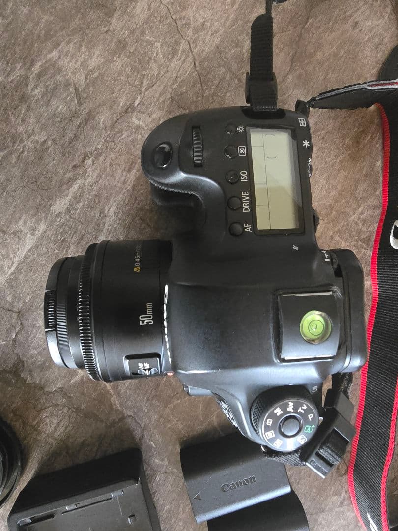 Canon EOS 6D デジタルカメラ 本体とバッテリー2個付きとレンズ