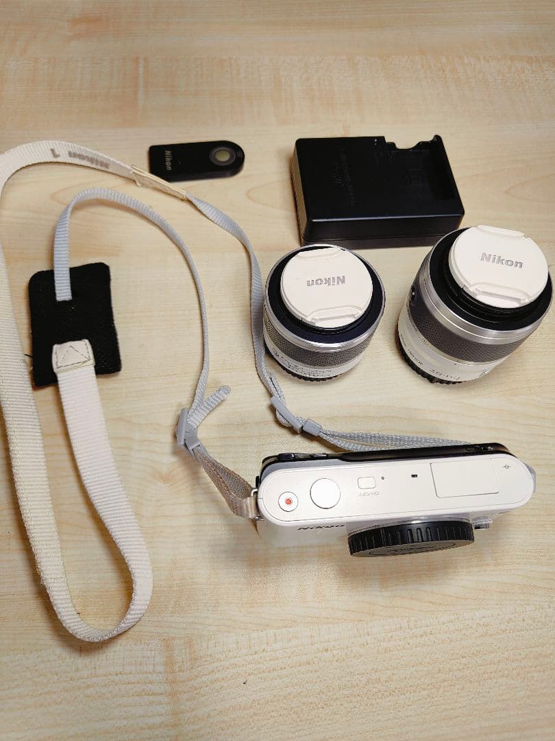 Nikon　J1 ダブルレンズキット　充電器・リモコン付き