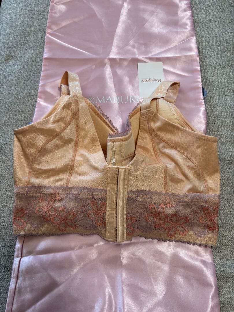 マルコ　新品保管品　C85 サクラ　4/5ブラ　背肉が平らに　美胸