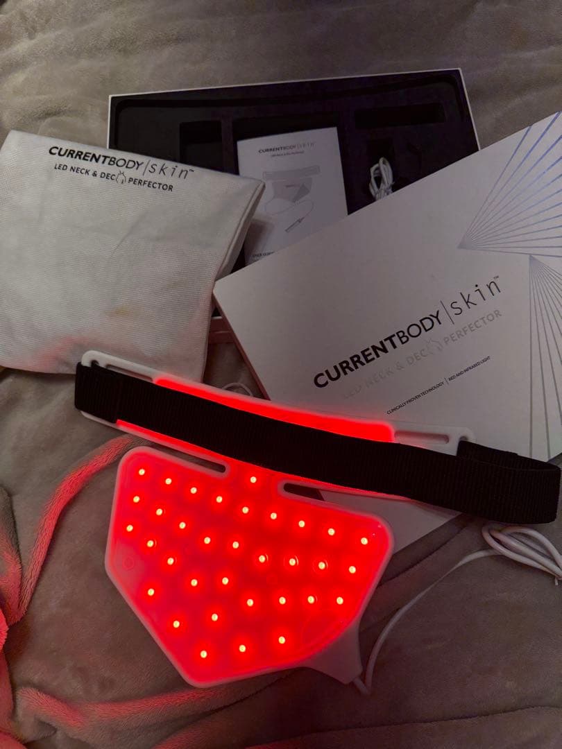 CURRENTBODY skin LEDネック＆デコルテ マスク: シリーズ1