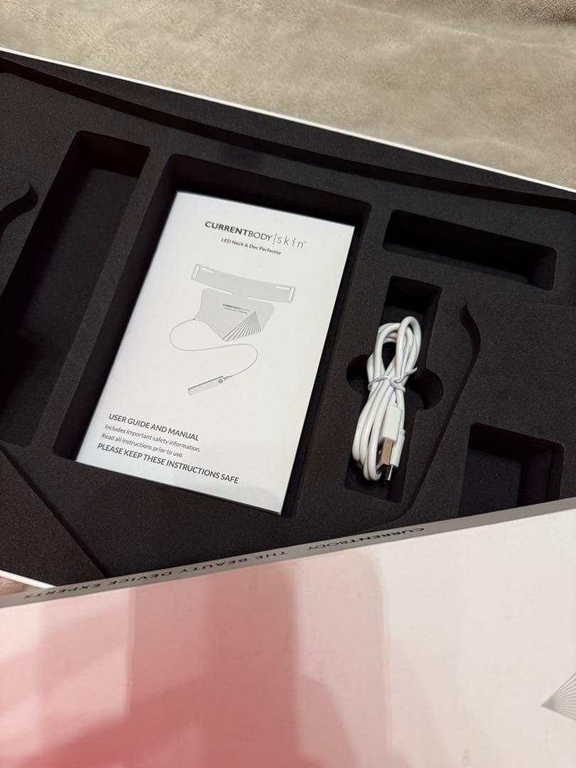 CURRENTBODY skin LEDネック＆デコルテ マスク: シリーズ1