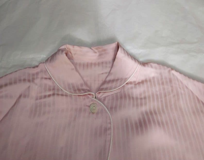 新品タグ付き 高級 睡眠科学 パジャマ ルームウェア サテン ストライプ M