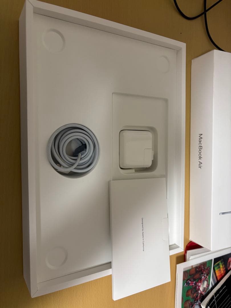 新品近い Apple MacBook Air (M4, 16GB, 256GB)