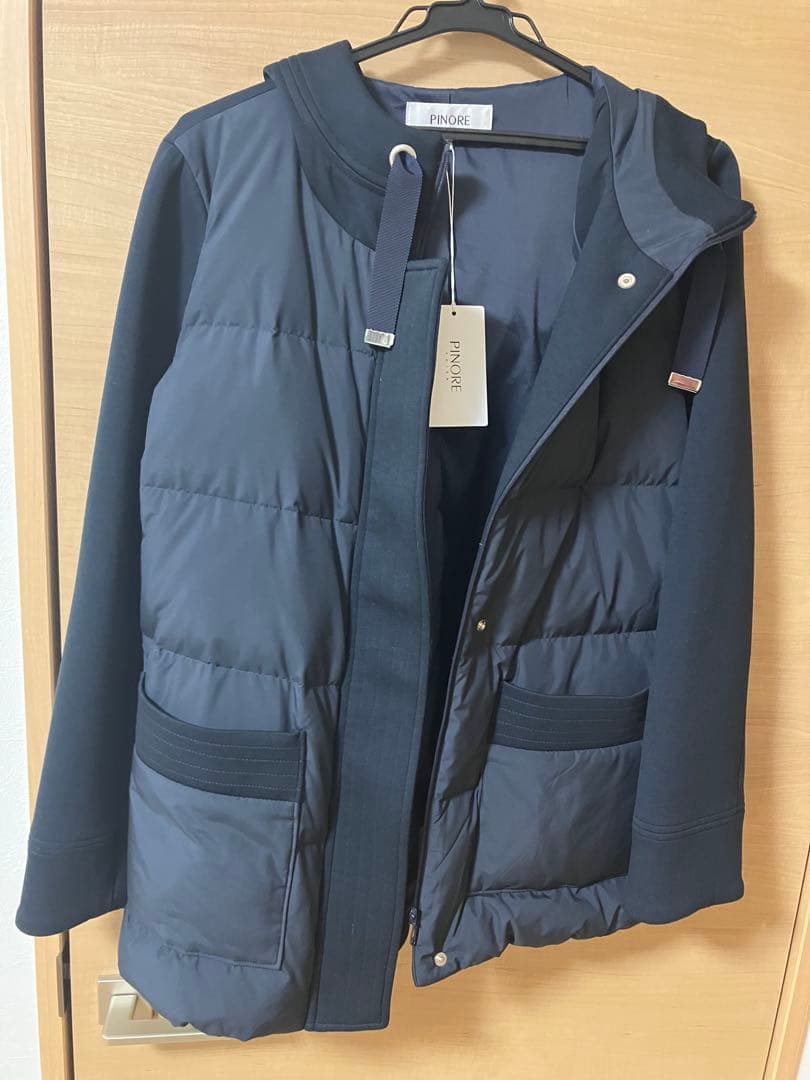 ピノーレ　フード付きダークネイビーダウンジャケット