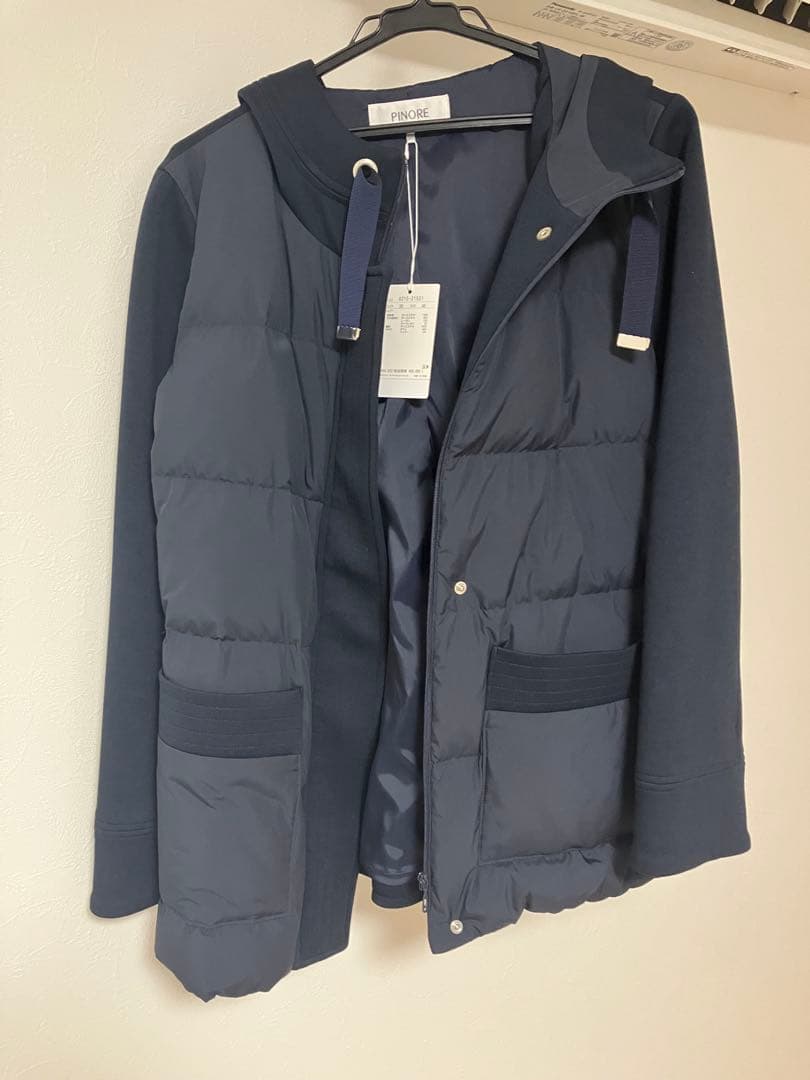 ピノーレ　フード付きダークネイビーダウンジャケット