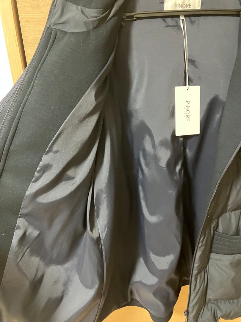 ピノーレ　フード付きダークネイビーダウンジャケット