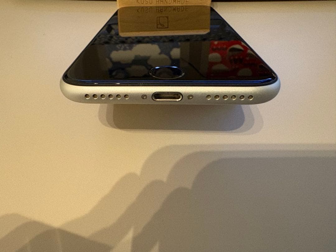 Apple iPhone SE 第二世代　68GB