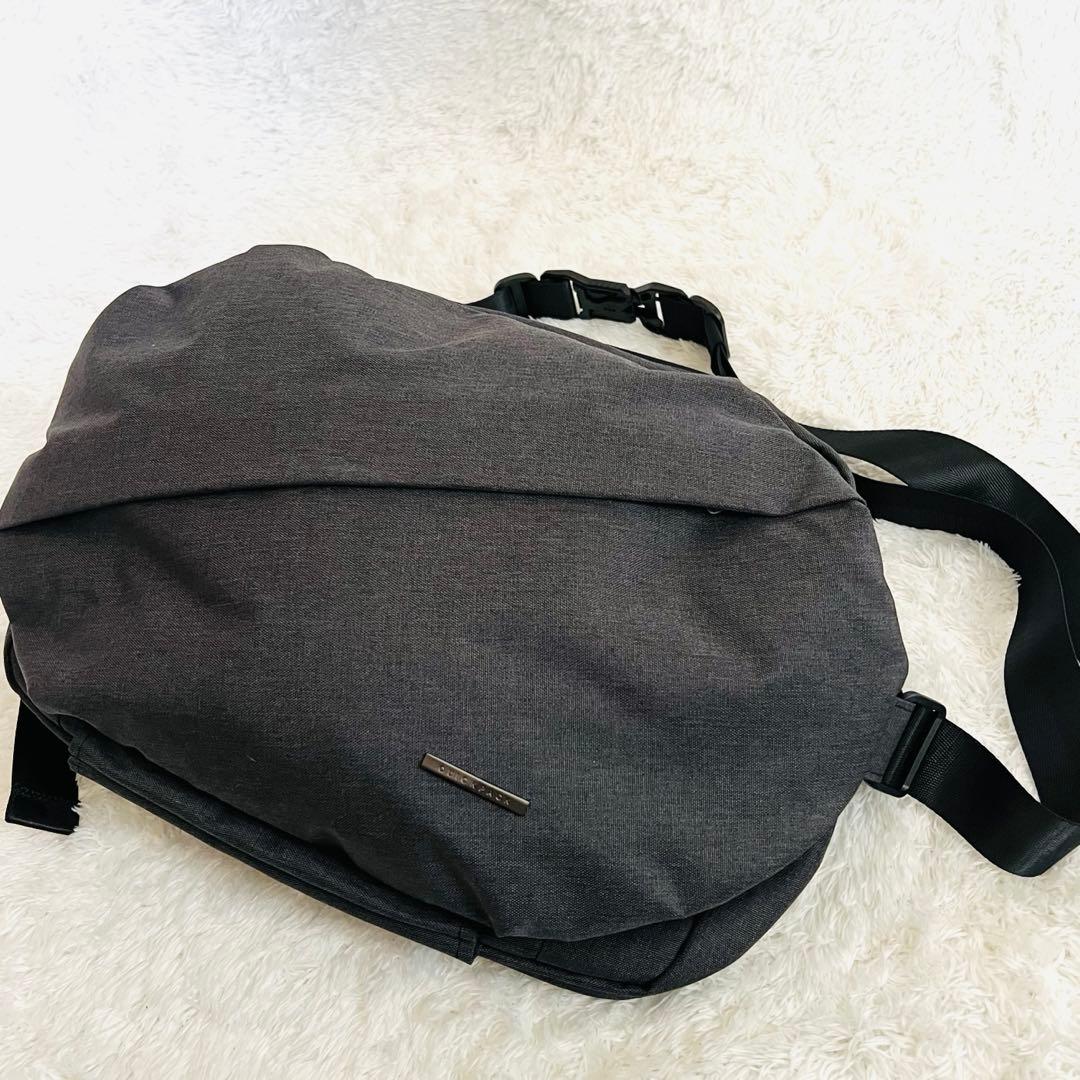 【美品】クイックパック QUICKPACK13 ボディバッグ ダークグレーA4可