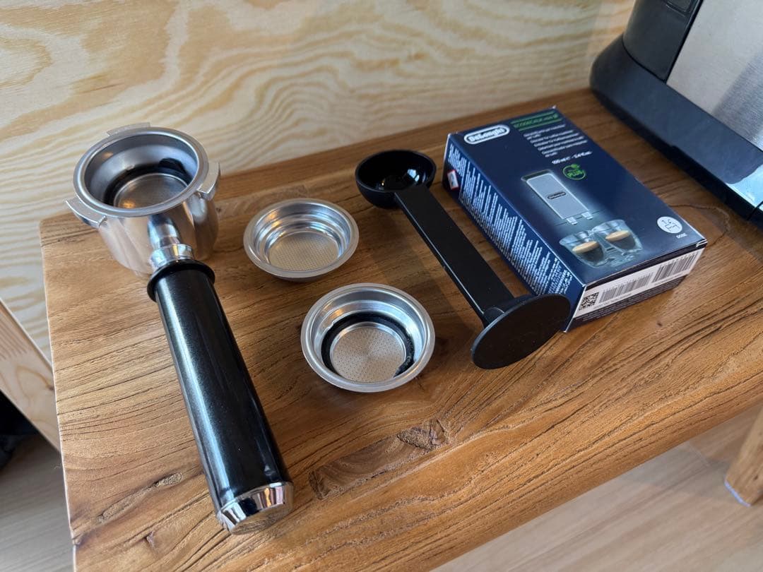 美品　2023年購入　デロンギ デディカ エスプレッソ カプチーノ　コーヒー