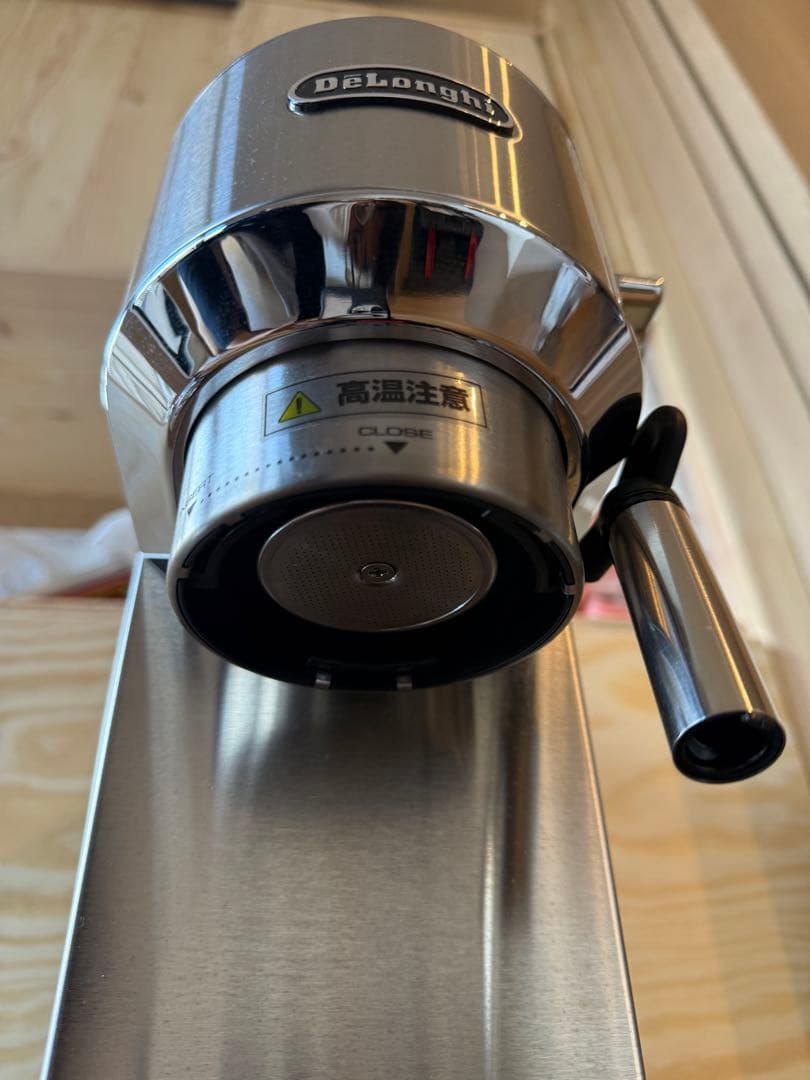 美品　2023年購入　デロンギ デディカ エスプレッソ カプチーノ　コーヒー