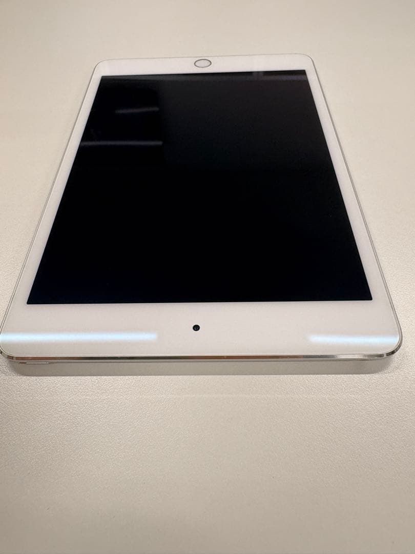 Apple iPad mini 4 128GB Wi﻿-﻿Fi シルバー