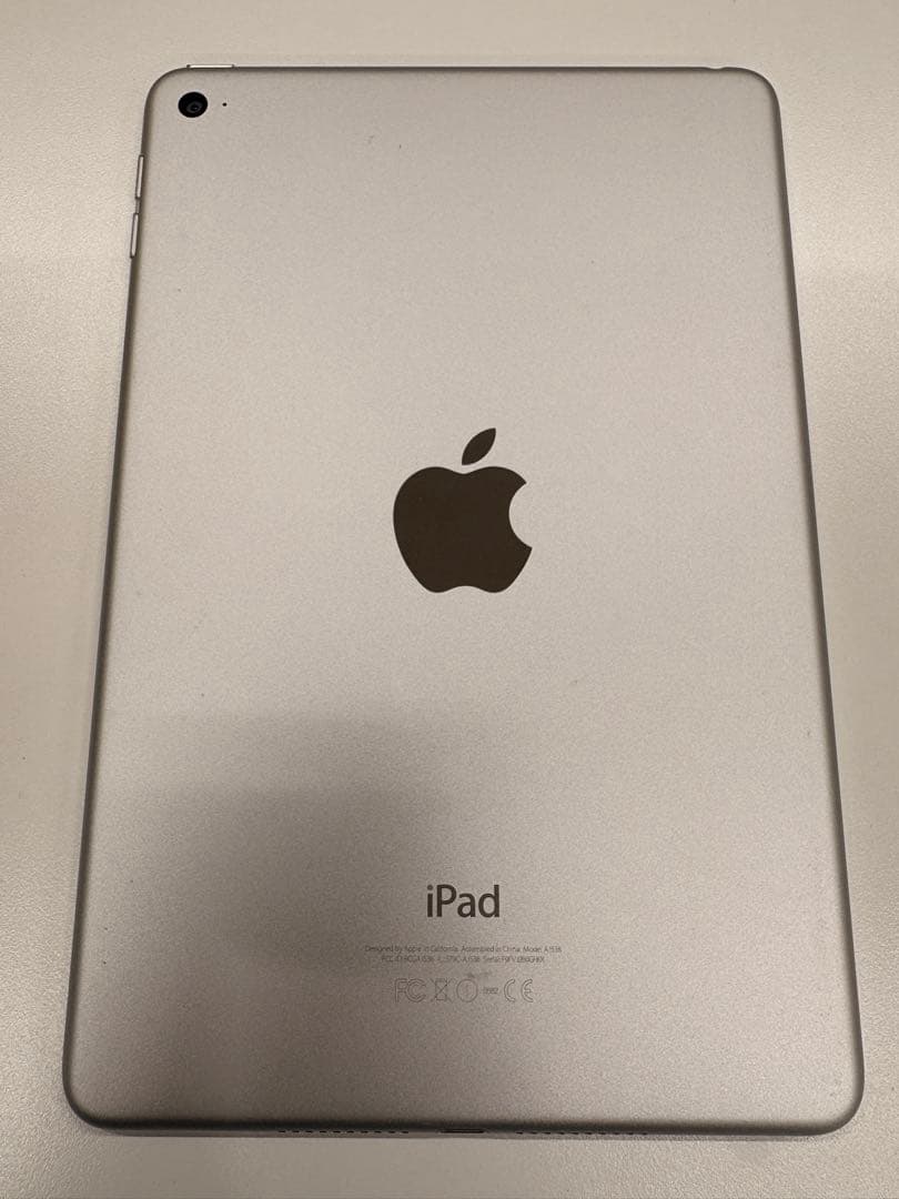 Apple iPad mini 4 128GB Wi﻿-﻿Fi シルバー