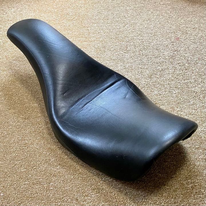 ハーレー純正シート　FXDBI ストリッパーシート