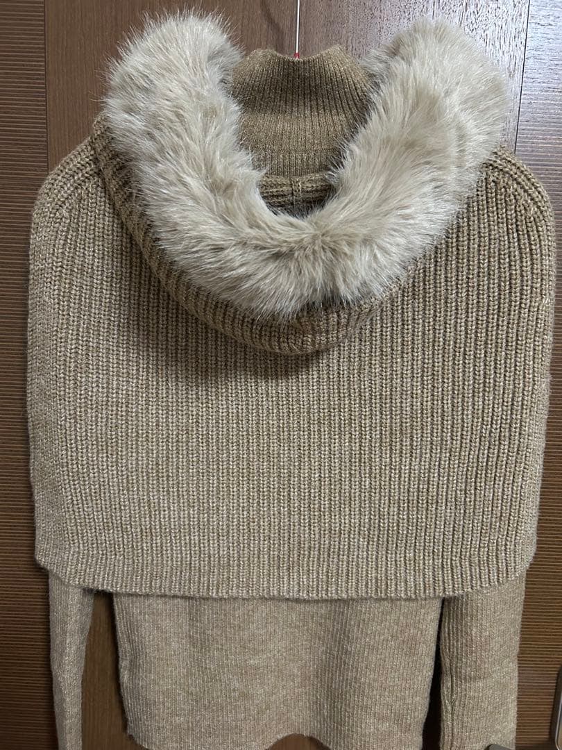ファー付きニットセーター