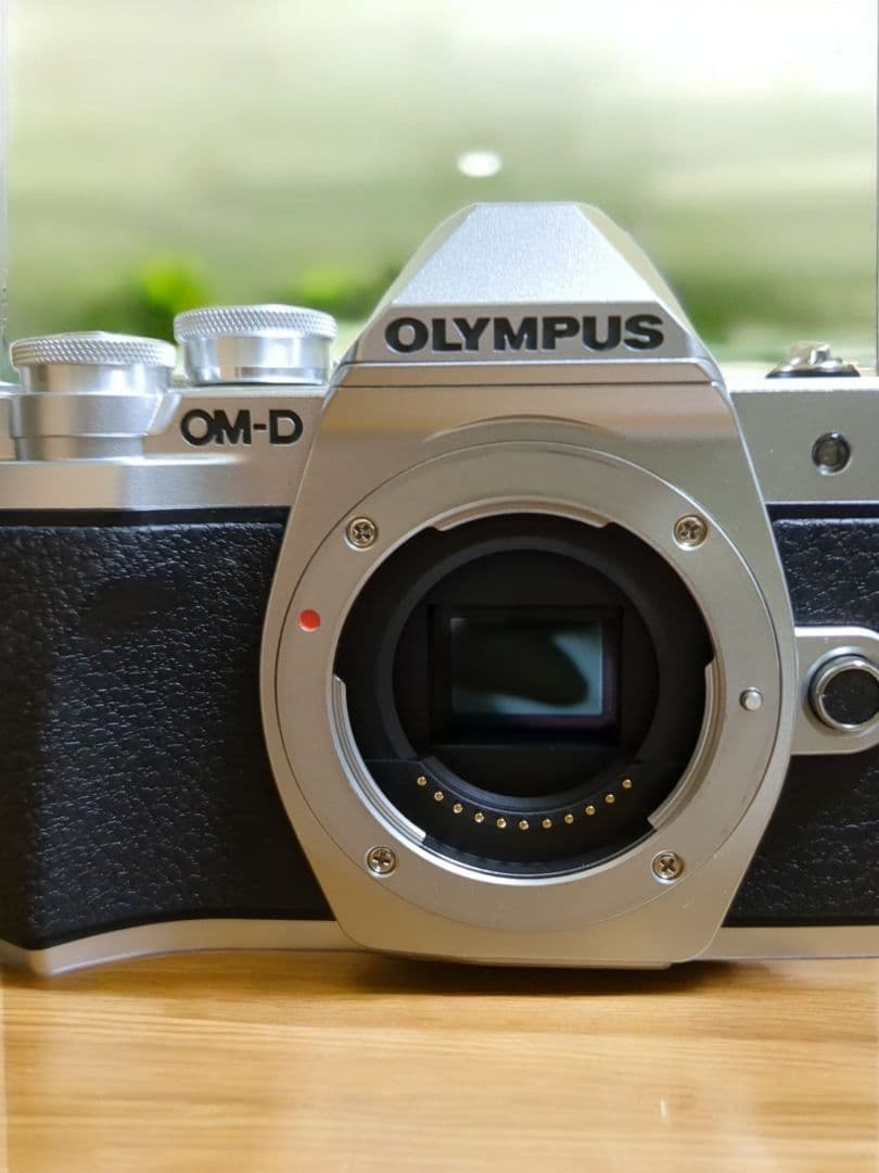 中古美品！OLYMPUS OM-D E-M10 Mark III シルバー