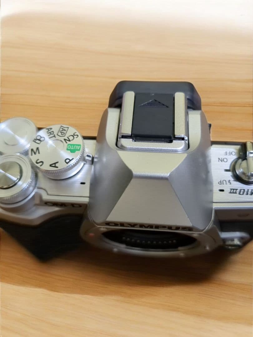 中古美品！OLYMPUS OM-D E-M10 Mark III シルバー