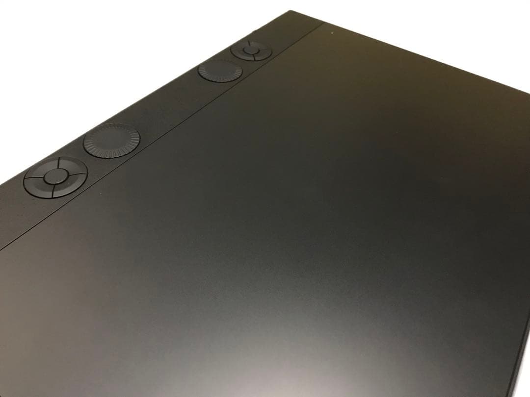 液タブ・ペンタブ Wacom Intuos Pro medium (PTK670K0C)