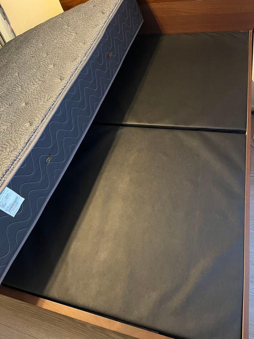 ニトリ　棚・コンセント付きベッドフレーム(ダブル）　たのめる便2.5万込み