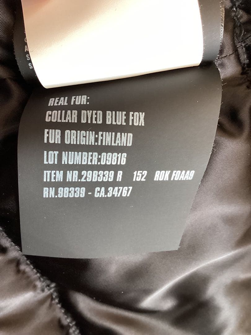 る*ん様 PRADA ブラック ダウンジャケット リアルファー付 42 紙袋付き