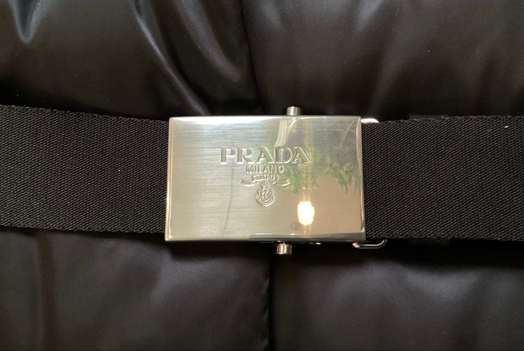 る*ん様 PRADA ブラック ダウンジャケット リアルファー付 42 紙袋付き