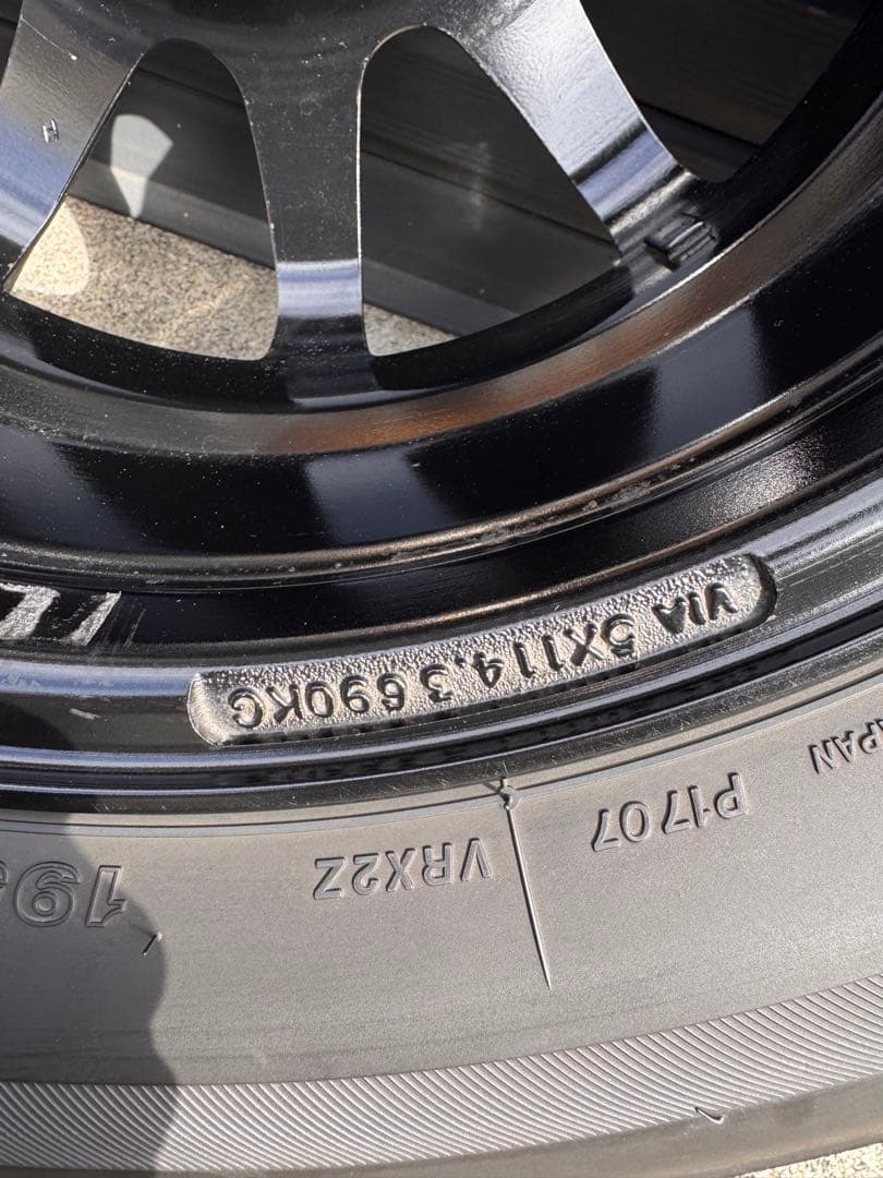 15インチ スタッドレスホイールセット ブリザックVRX2（80ノアヴォクシー）