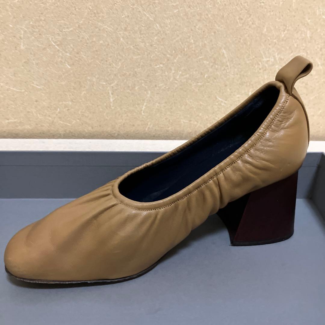 CÉLINE ベージュ レザー パンプス 中ヒール（フィービー期）