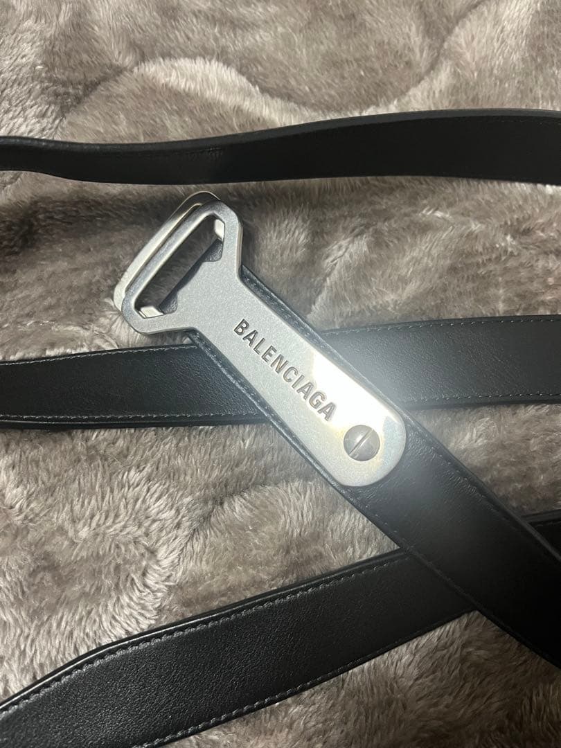小物 balenciaga d-ring bottle opener belt