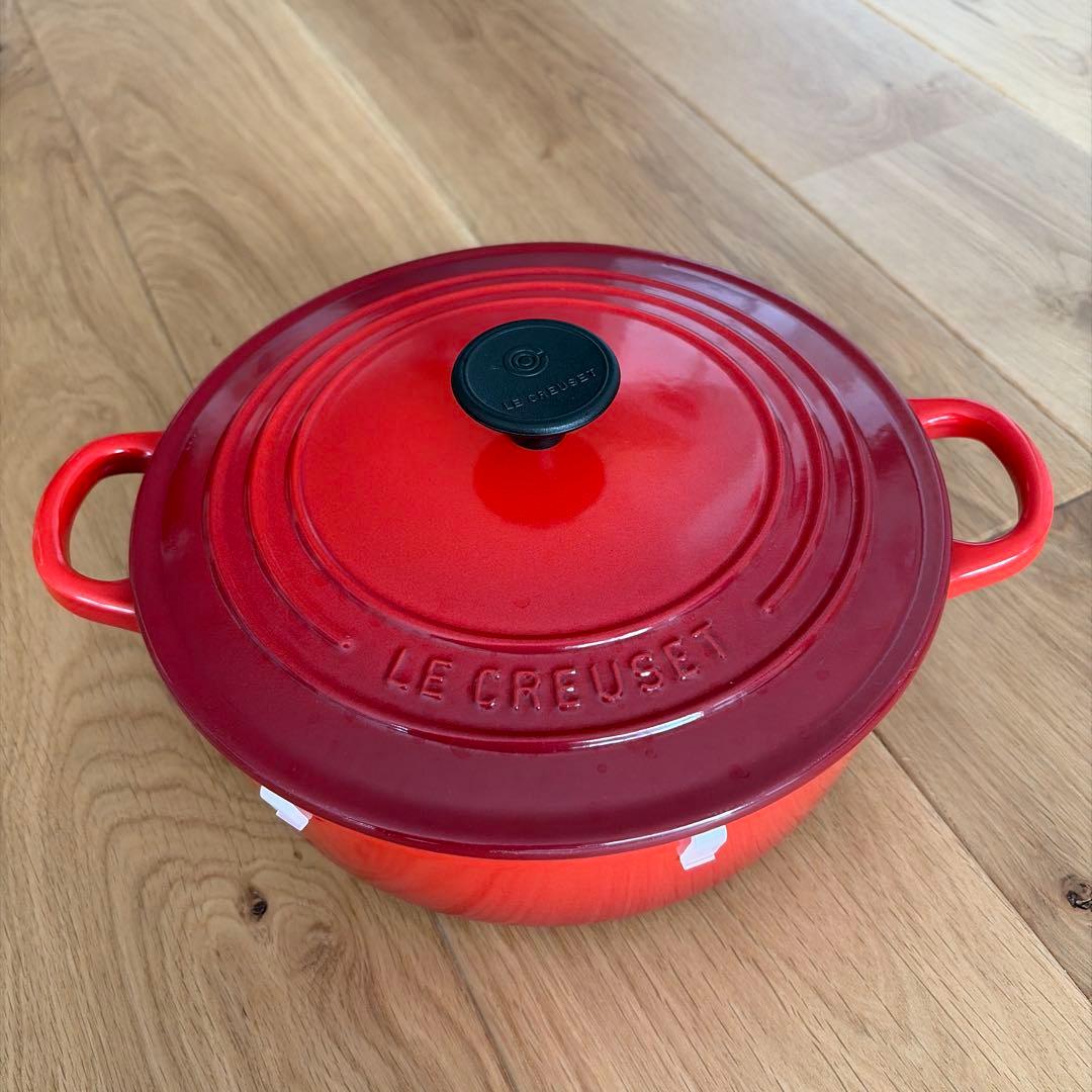 ル・クルーゼ　赤色 両手鍋 浅型 22cm 美品 匿名配送
