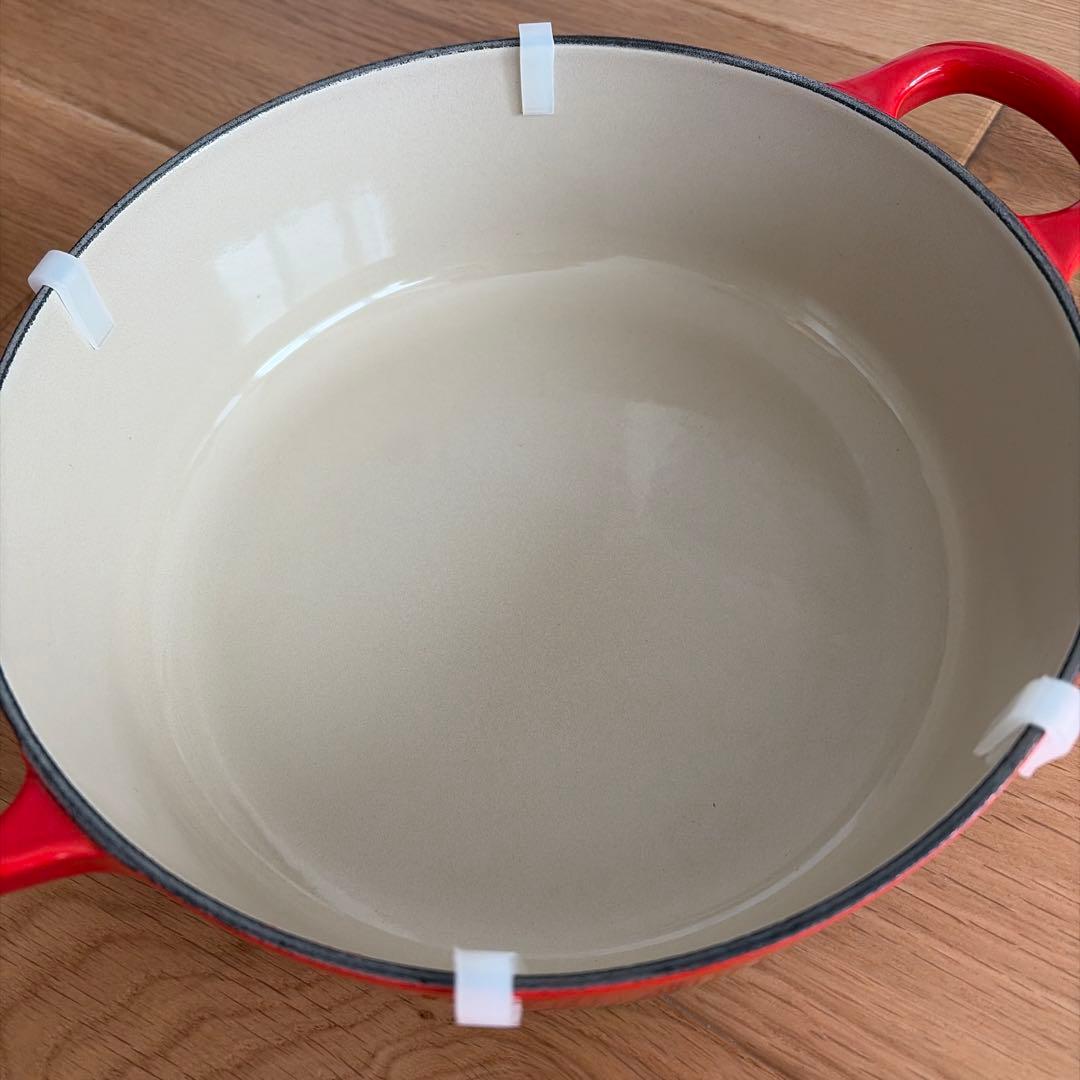 ル・クルーゼ　赤色 両手鍋 浅型 22cm 美品 匿名配送