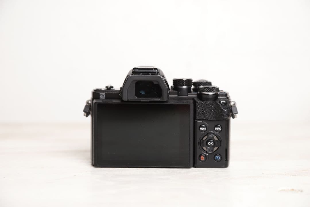 オリンパス OM-D E-M10 MarkⅡ ミラーレス一眼 + レンズセット