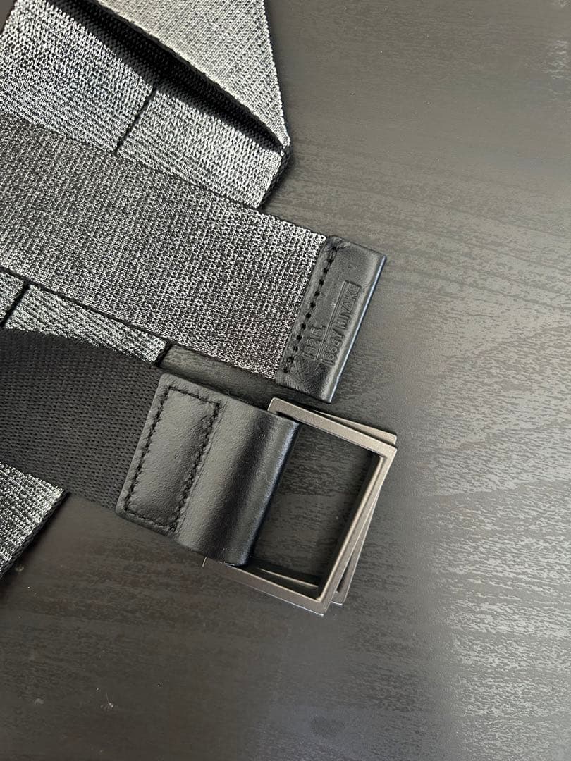 132 5. イッセイミヤケ 箔ベルト