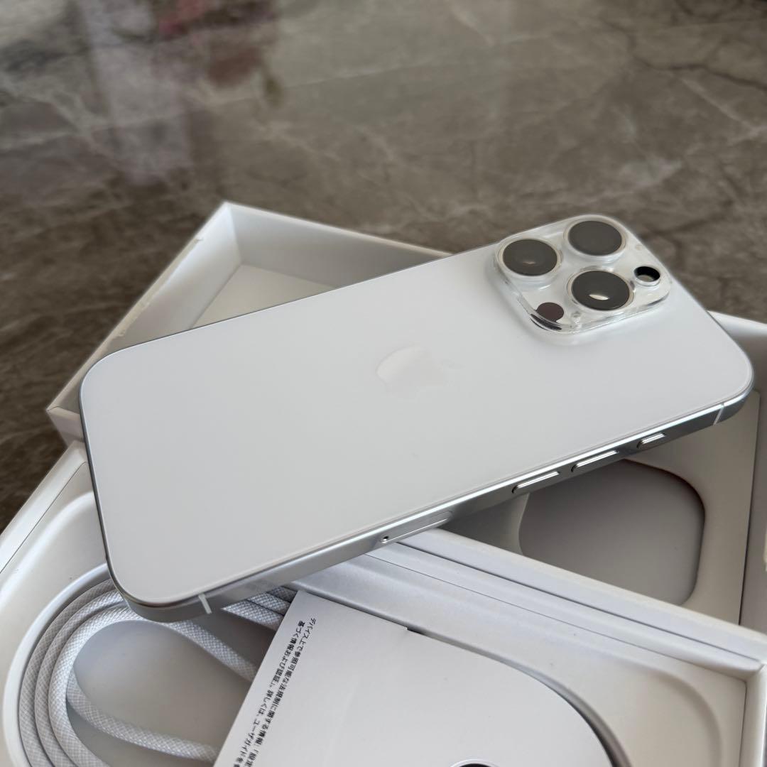 【極美品】iPhone 16 Pro 256GB 限定保証期間内