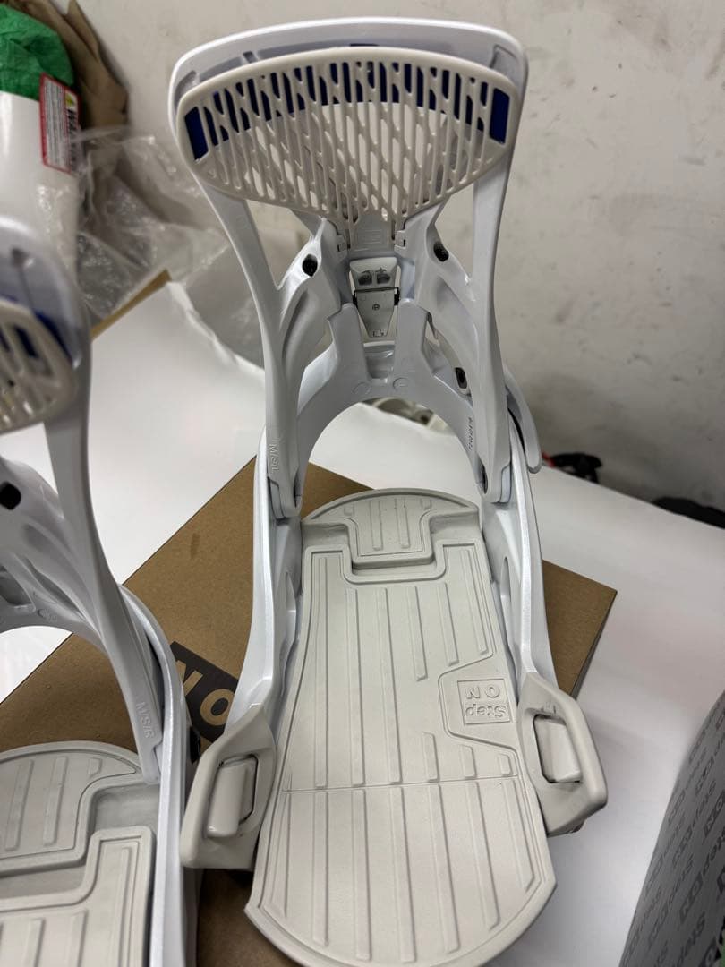 25年モデルBurtonステップオン　ジェネシス　Sサイズ