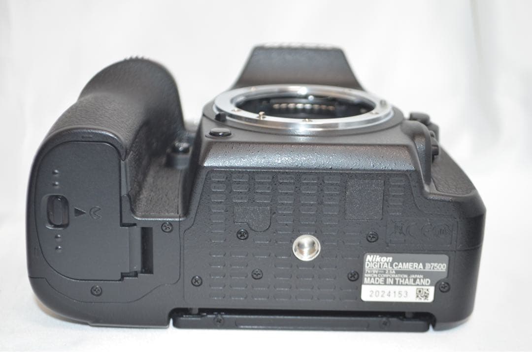滅多にないシャッター数2000回以下 Nikon D7500☆Wi-Fi搭載