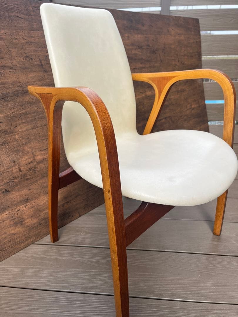 断捨離男　天童木工　クリーム色 アームチェア 木製フレーム