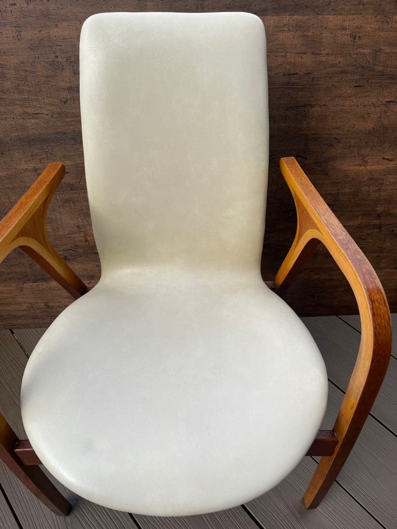 断捨離男　天童木工　クリーム色 アームチェア 木製フレーム