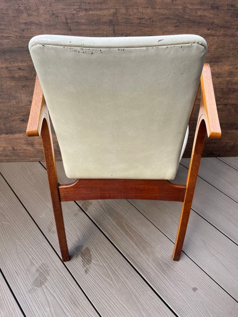断捨離男　天童木工　クリーム色 アームチェア 木製フレーム