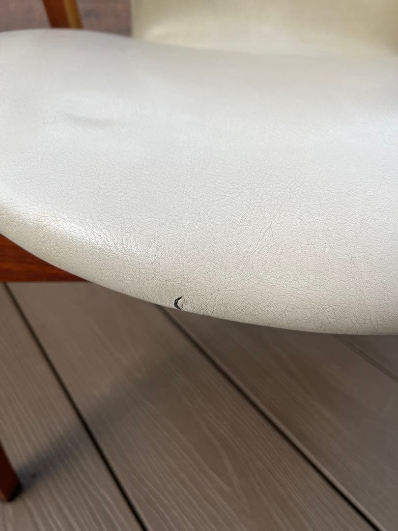 断捨離男　天童木工　クリーム色 アームチェア 木製フレーム