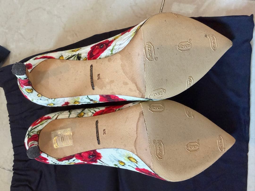 美品ドルガバ　ビジュー付き花柄パンプス　裏張り有り